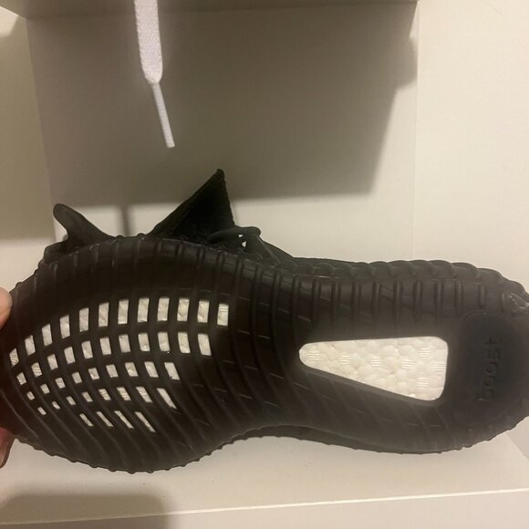 yeezy breds - Picture 2 of 3